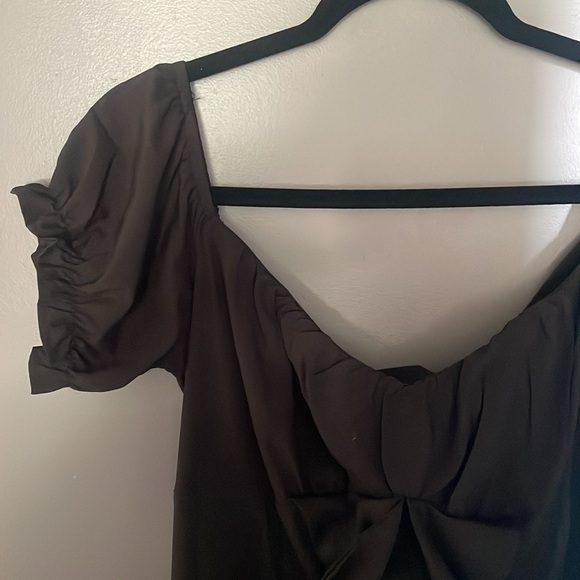 Black ruffle sleeve romper - Picture 3 of 4